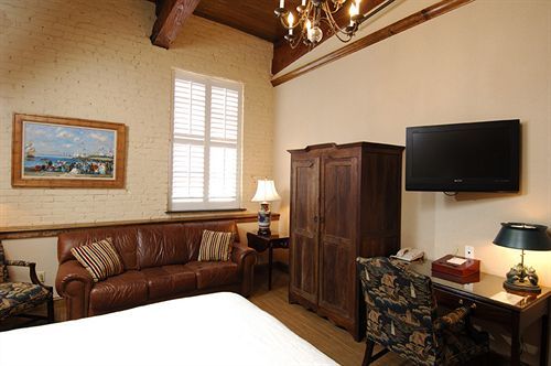 Ansonborough 3*