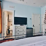 Luxurious Private Suites In Downtown Charleston