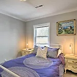 Chic Charleston Home - Half Mile To Park Circle!