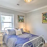 Chic Charleston Home - Half Mile To Park Circle!
