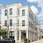 The Azalea Suite At 124 Spring