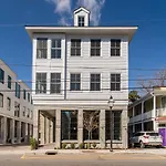 The Wando Suite At 122 Spring