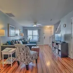 Charleston Townhome About 13 Mi To Sand And Surf!