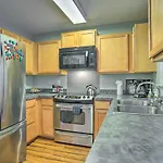 Charleston Townhome About 13 Mi To Sand And Surf!