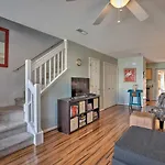 Charleston Townhome About 13 Mi To Sand And Surf!