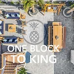Hidden Outdoor Oasis - 1 Block To King
