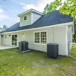 Relaxing Room For Work Or School Or Getaway Just Because! Central To Everything!