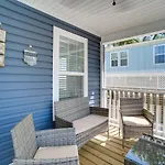 Charleston Home With Porch - 3 Mi To Folly Beach!