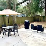 Private Luxury Studio- 10 Mins Downtown And Folly