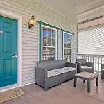 Cam\'S Retreat On Apple Street