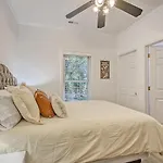 Cam\'S Retreat On Apple Street