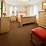 A Cozy Spot On Montague