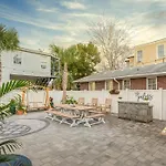Charming Secluded Courtyard - 1 Block To King