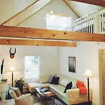 Liz Lane Cottage- Entire Guesthouse