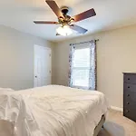 Charming North Charleston Townhome - Pets Welcome!