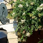 Fulton Lane Inn