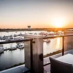 Hilton Garden Inn Charleston Waterfront/Downtown