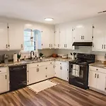 Central Location, Pet Friendly Fenced Backyard!