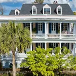 Third Floor Walkup King Suite - Historic B&B