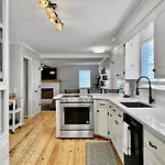 Cozy Home Away From Home - Pet-Friendly, King Bed