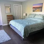 Full Townhouse Near Shem Creek & Downtown With Hot Tub