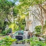 Serene Cottage With Beautiful Garden And Heated Pool