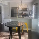 Full Townhouse Near Shem Creek & Downtown With Hot Tub