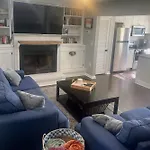 Full Townhouse Near Shem Creek & Downtown With Hot Tub