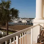 Courtyard Charleston Waterfront