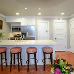 Gentry Hotel By Redawning