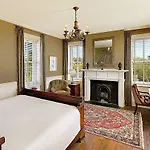 Wentworth Mansion