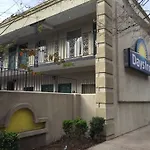 Days Inn By Wyndham Charleston Historic District