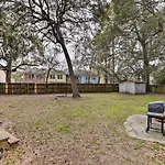 Mt Pleasant House With Screened Patio And Pool Table!