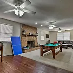 Mt Pleasant House With Screened Patio And Pool Table!