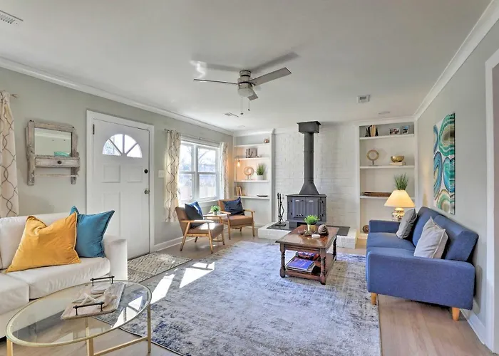 Chic Charleston Home - Half Mile To Park Circle!