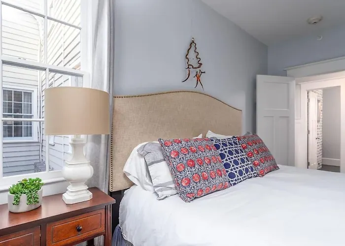 The Dewberry Suite At Morrison Manor