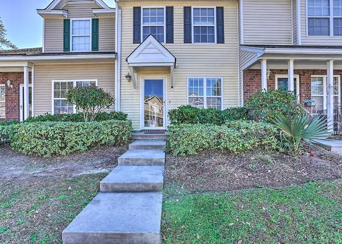 Charleston Townhome About 13 Mi To Sand And Surf!