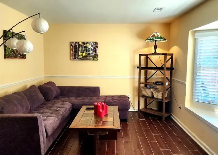 Relaxing Room For Work Or School Or Getaway Just Because! Central To Everything!