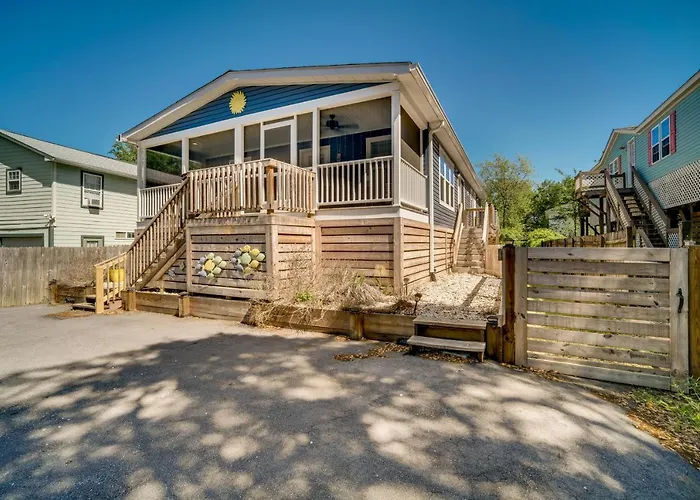 Charleston Home With Porch - 3 Mi To Folly Beach!