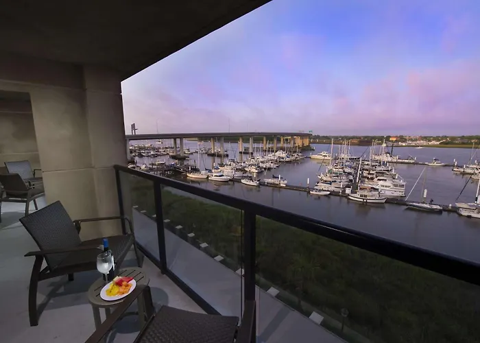 Hilton Garden Inn Charleston Waterfront/Downtown