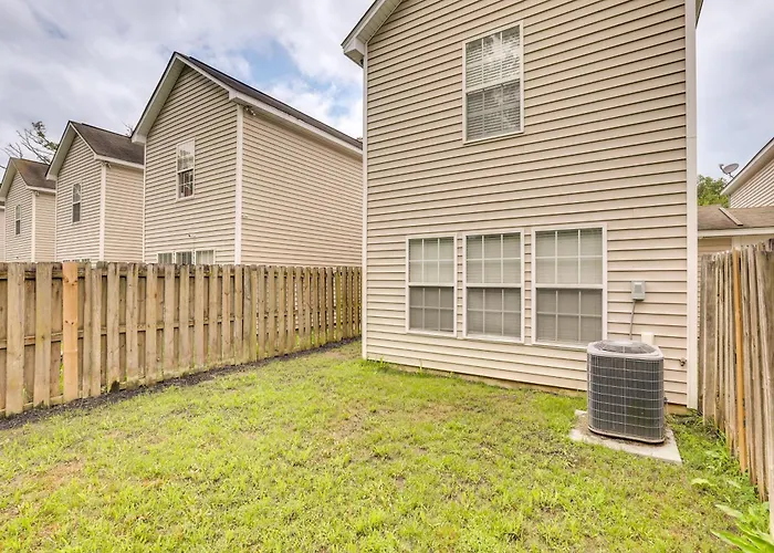Charming North Charleston Townhome - Pets Welcome!