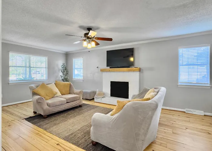 Cozy Home Away From Home - Pet-Friendly, King Bed