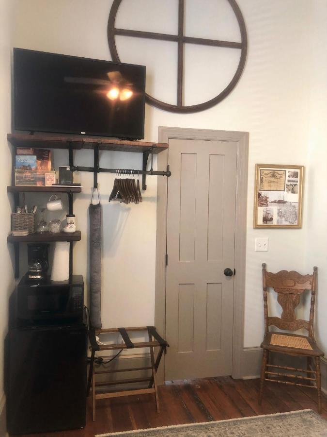 Daybed With Trundle In The Beautiful Ashley Inn 4 Blocks From King St 3*