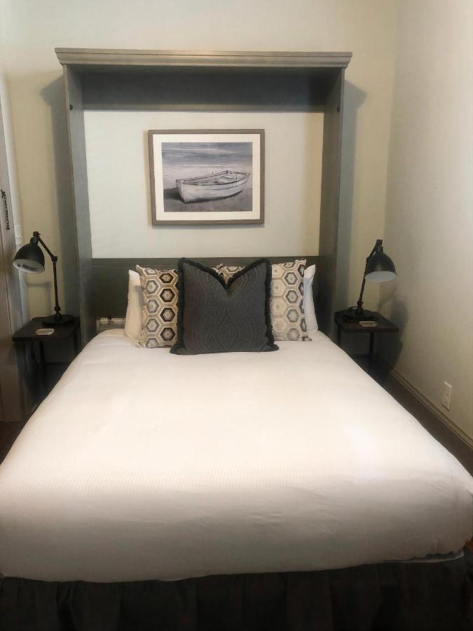 Daybed With Trundle In The Beautiful Ashley Inn 4 Blocks From King St