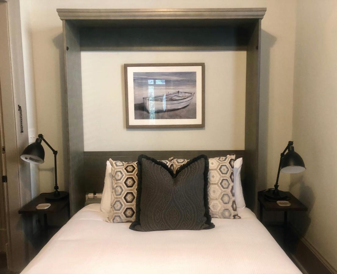 Daybed With Trundle In The Beautiful Ashley Inn 4 Blocks From King St Inn