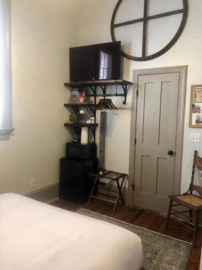 Daybed With Trundle In The Beautiful Ashley Inn 4 Blocks From King St Inn Charleston