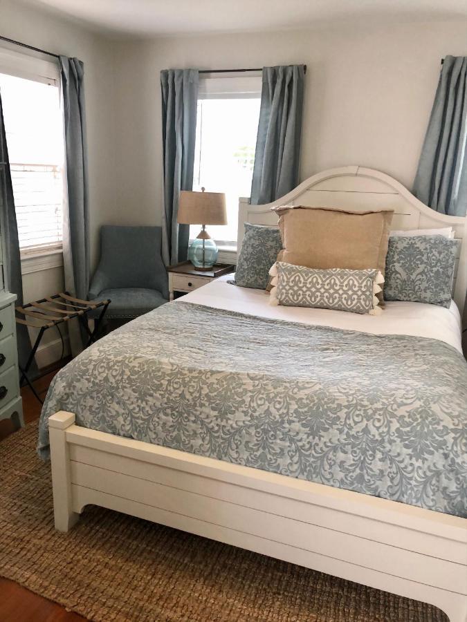 Daybed With Trundle In The Beautiful Ashley Inn 4 Blocks From King St Inn 3*