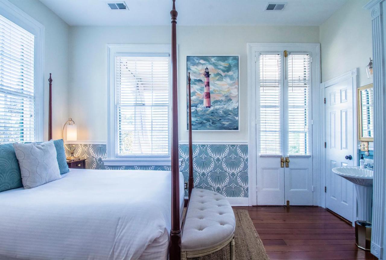 Inn Daybed With Trundle In The Beautiful Ashley Inn 4 Blocks From King St