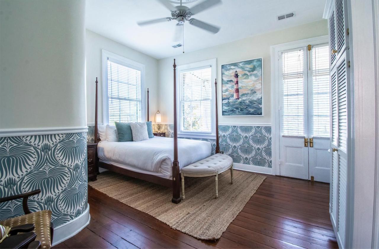 Daybed With Trundle In The Beautiful Ashley Inn 4 Blocks From King St Inn