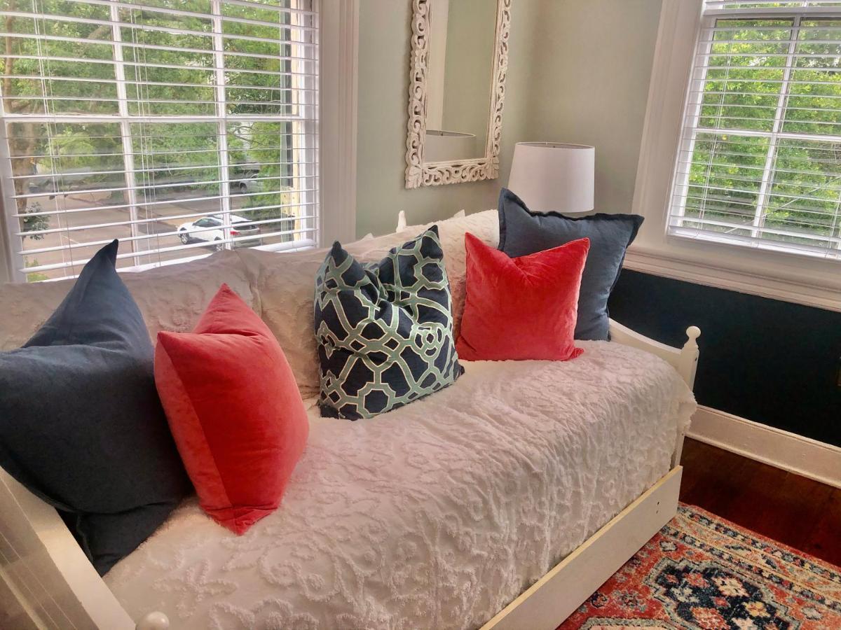 Inn Daybed With Trundle In The Beautiful Ashley Inn 4 Blocks From King St Charleston